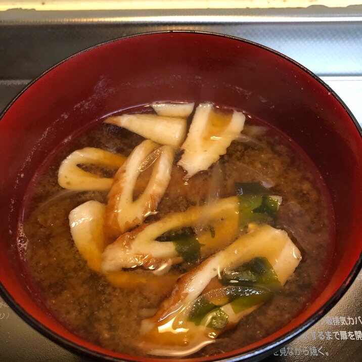 シャキシャキ玉ねぎとふわふわ竹輪のお味噌汁^_^